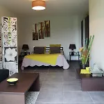 Дом отдыха Maison De Charme A - Jardin Et Terrasse Accueillante Mouzillon