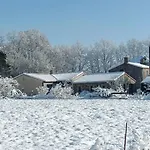 Дом отдыха Maison De Charme A - Jardin Et Terrasse Accueillante Mouzillon