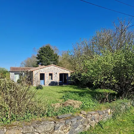 Дом отдыха Maison De Charme A - Jardin Et Terrasse Accueillante Mouzillon